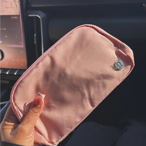 Lululemon everywhere belt bag